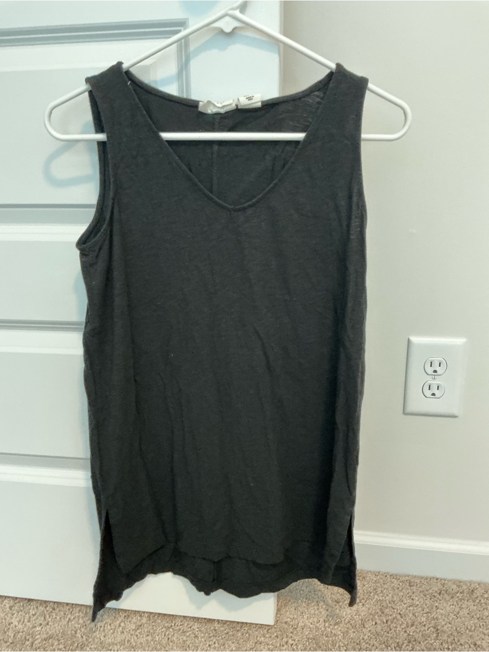 Nicole Miller Black V-Neck Sleeveless Tank